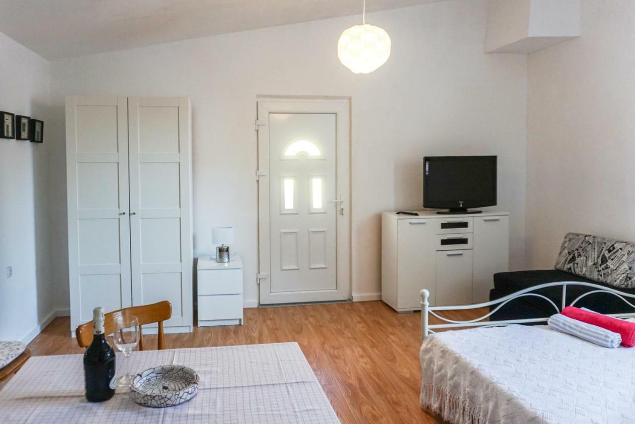 Sonja Apartment Premantura Buitenkant foto